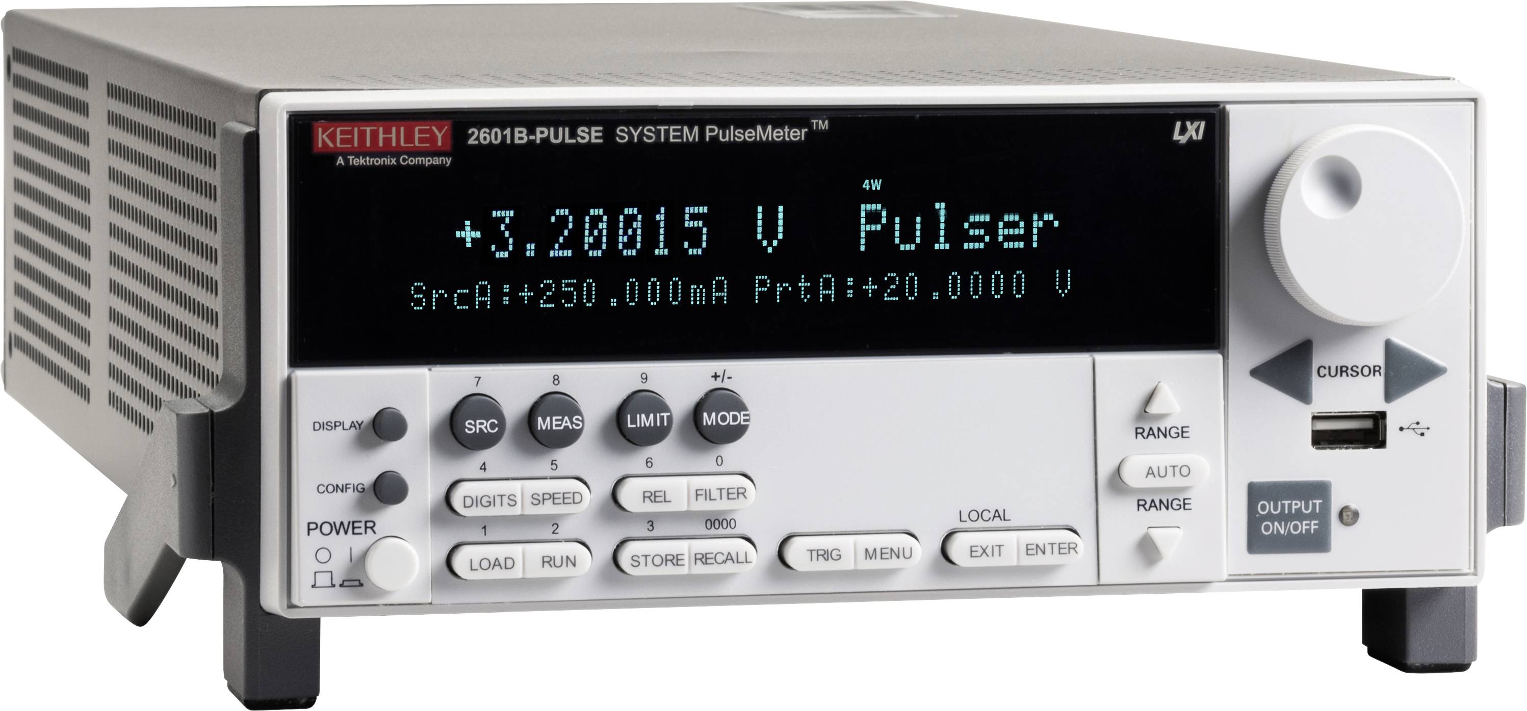 Prístroj na meranie pulzu s displejom: '+3,20015 V Pulser'. Zobrazuje 'SrcA: +250,000 mA PrtA: +20,000 V', s viacerými ovládacími prvkami.