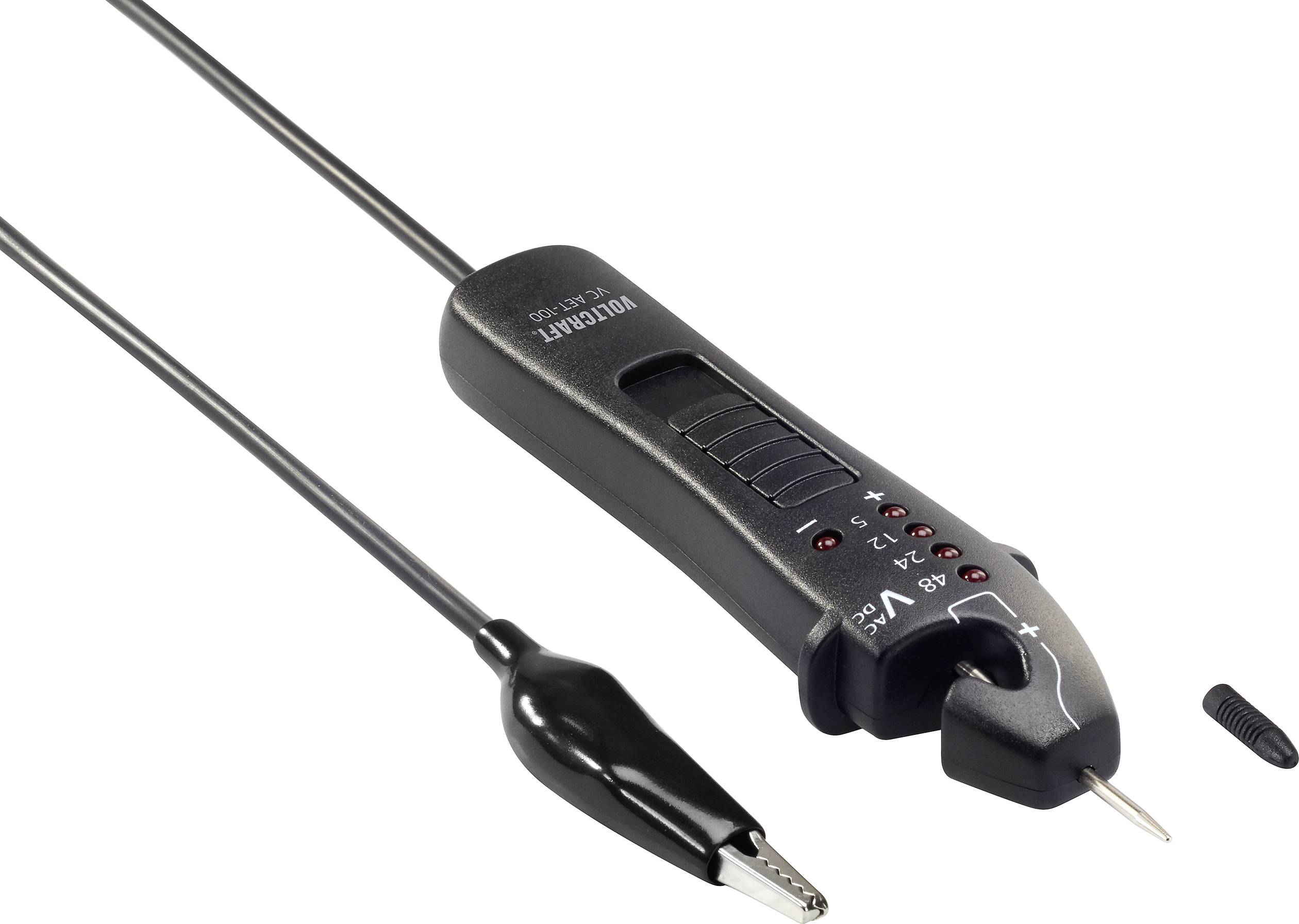 Obrázok znázorňuje voltmeter s dvoma pripájacími káblami, jeden s krokosvorkou a druhý so špicatou sondou, určený na meranie elektrickej napätia.