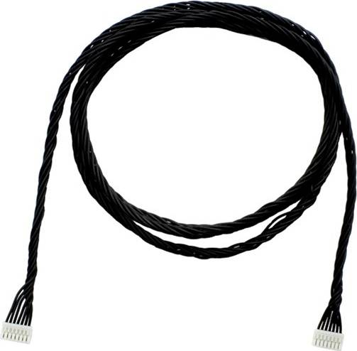Čiernobiely skrútený kábel s bielymi konektormi na oboch stranách.