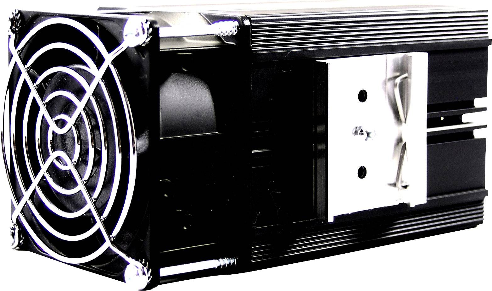 Elektronické zariadenie s ventilátorom na prednej strane, ktoré pravdepodobne slúži na chladenie počítačového hardvéru.