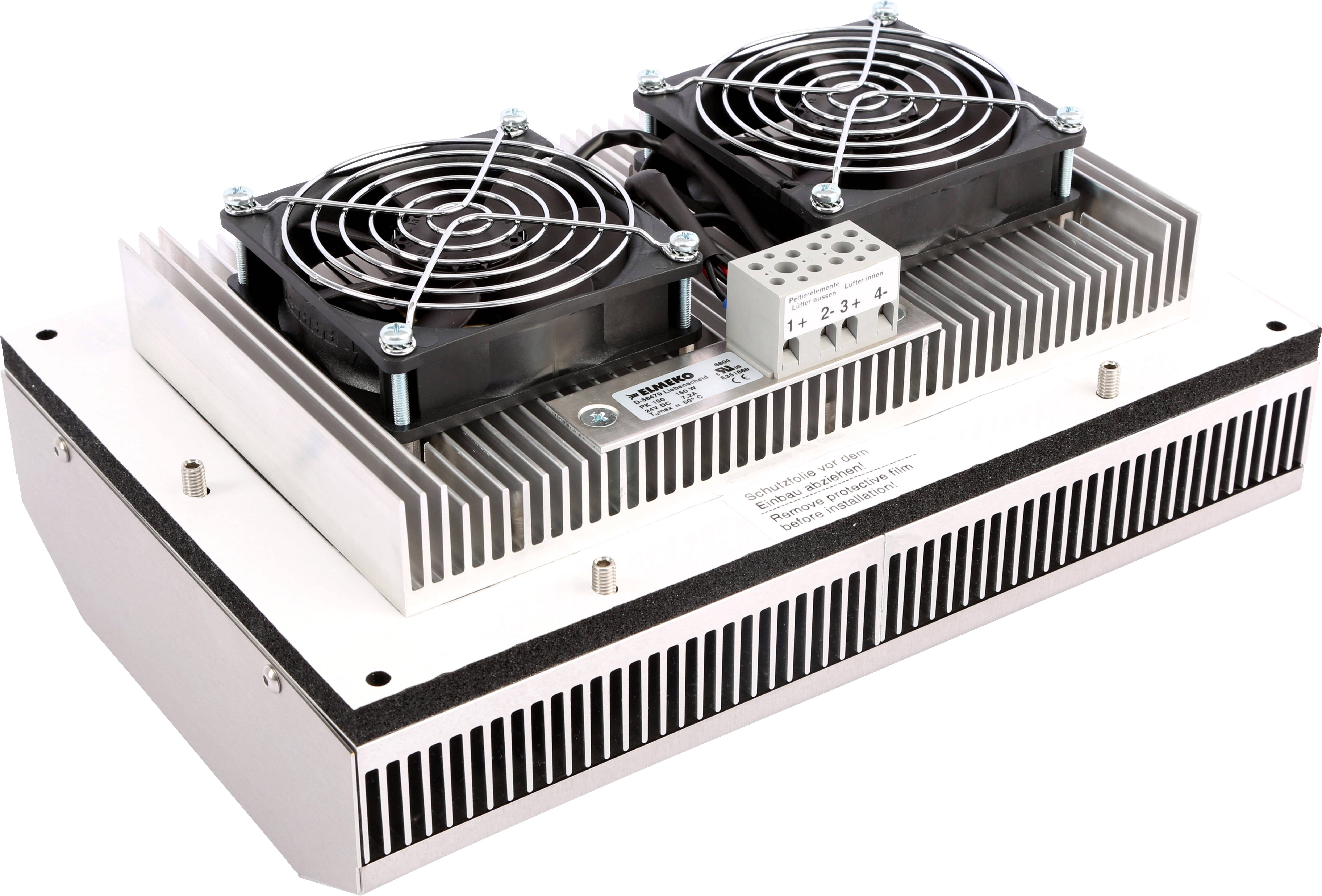 Chladič s dvoma ventilátormi na odvod tepla, namontovaný na obdĺžnikovom kryte, vhodný pre priemyselné zariadenia.