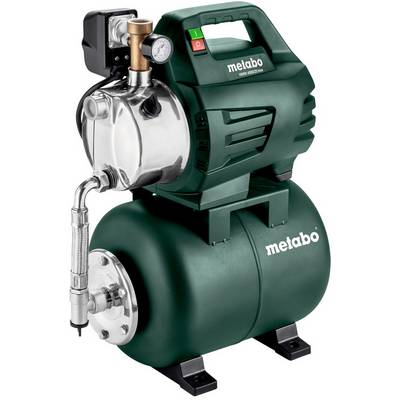 Zelená elektrická tlmená pumpa Metabo s pripojeným motorom, manometrom a nádrží na domáce zásobovanie vodou.