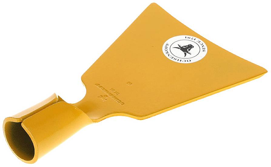 Oranžový plastový škrabač na ľad s potlačou loga. Ergonomický dizajn s širokou škrabacou plochou pre efektívne odstraňovanie ľadu.