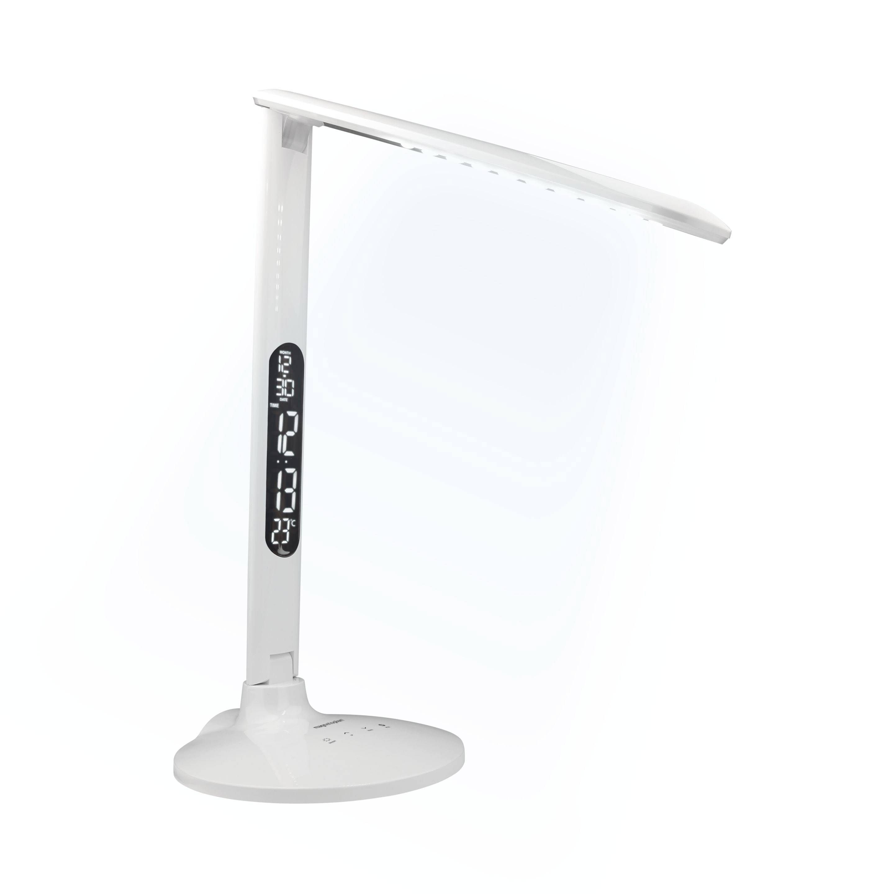 Biela LED stolová lampa s integrovaným digitálnym displejom zobrazujúcim čas a teplotu, stojaca vzpriamene.