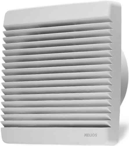 Štvorcový biely ventilačný ventilátor s horizontálnymi lamelami, viditeľný z uhla.