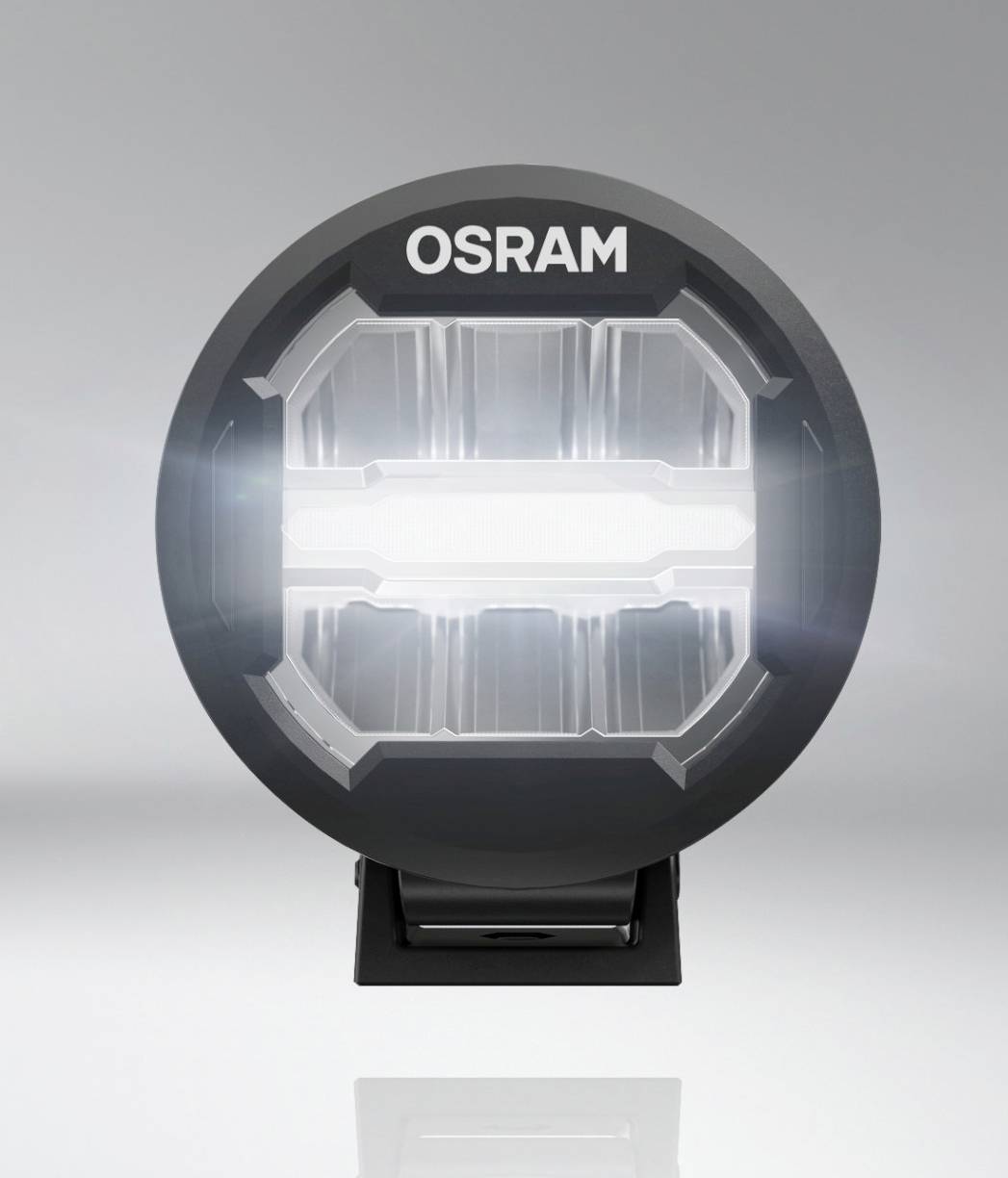 Okrúhle LED svetlo s nápisom 'OSRAM' na hornej strane. Vyžaruje jasné biele svetlo pred neutrálnym pozadím.