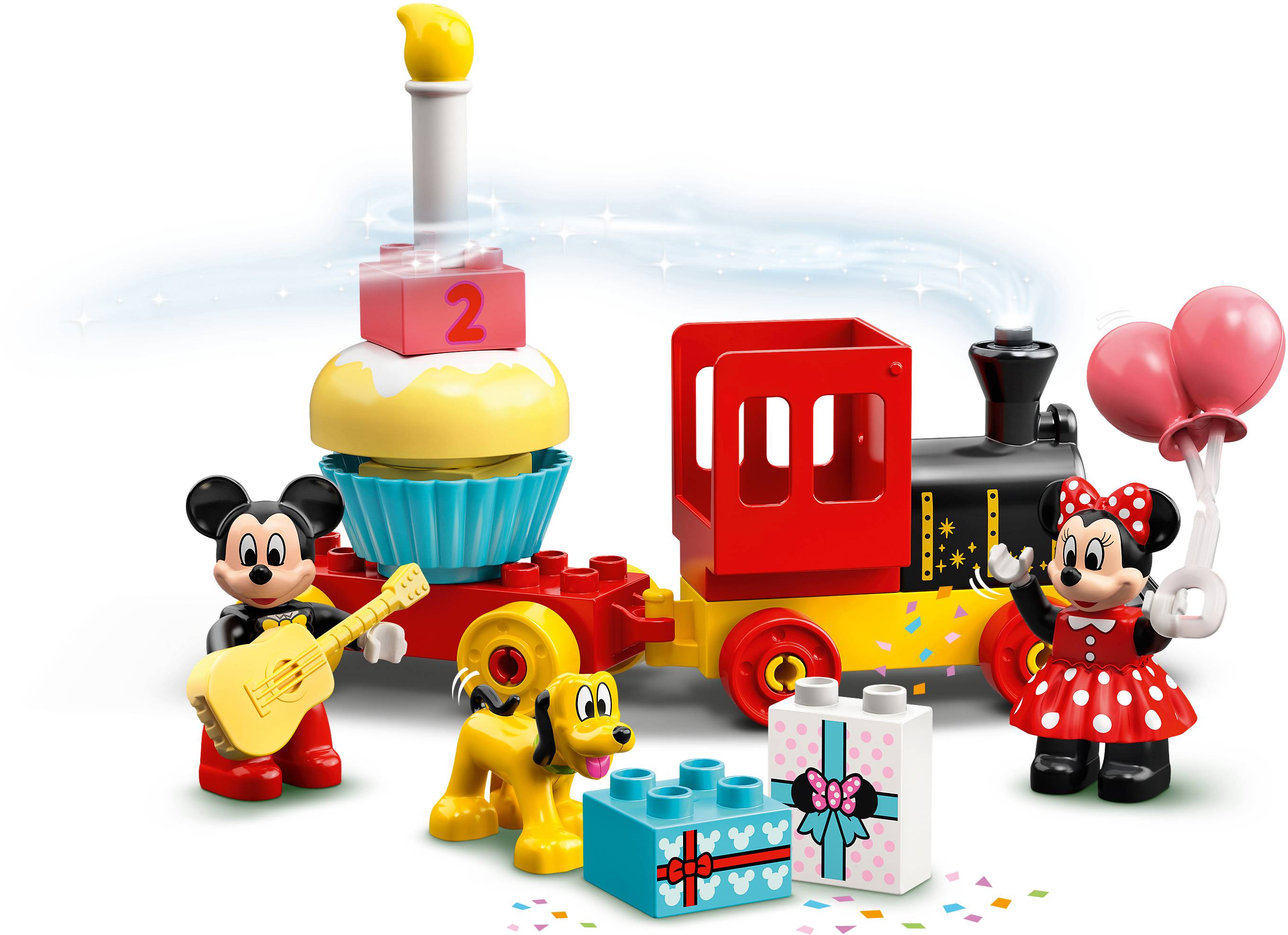 Mickey Mouse a Minnie Mouse oslavujú s narodeninovou jazdou z detských kociek, darčekov a torty so sviečkami.