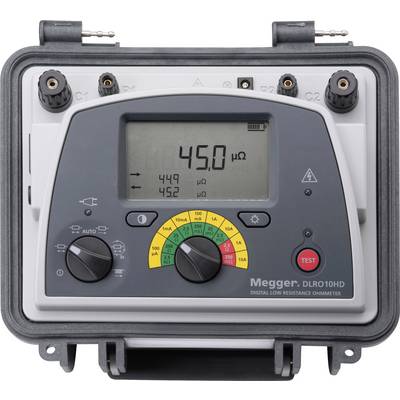 Ohmmeter s digitálnym displejom zobrazuje hodnotu odporu 45,0 mikroohmu. Hlavné ovládacie prvky a meracie svorky sú viditeľné.