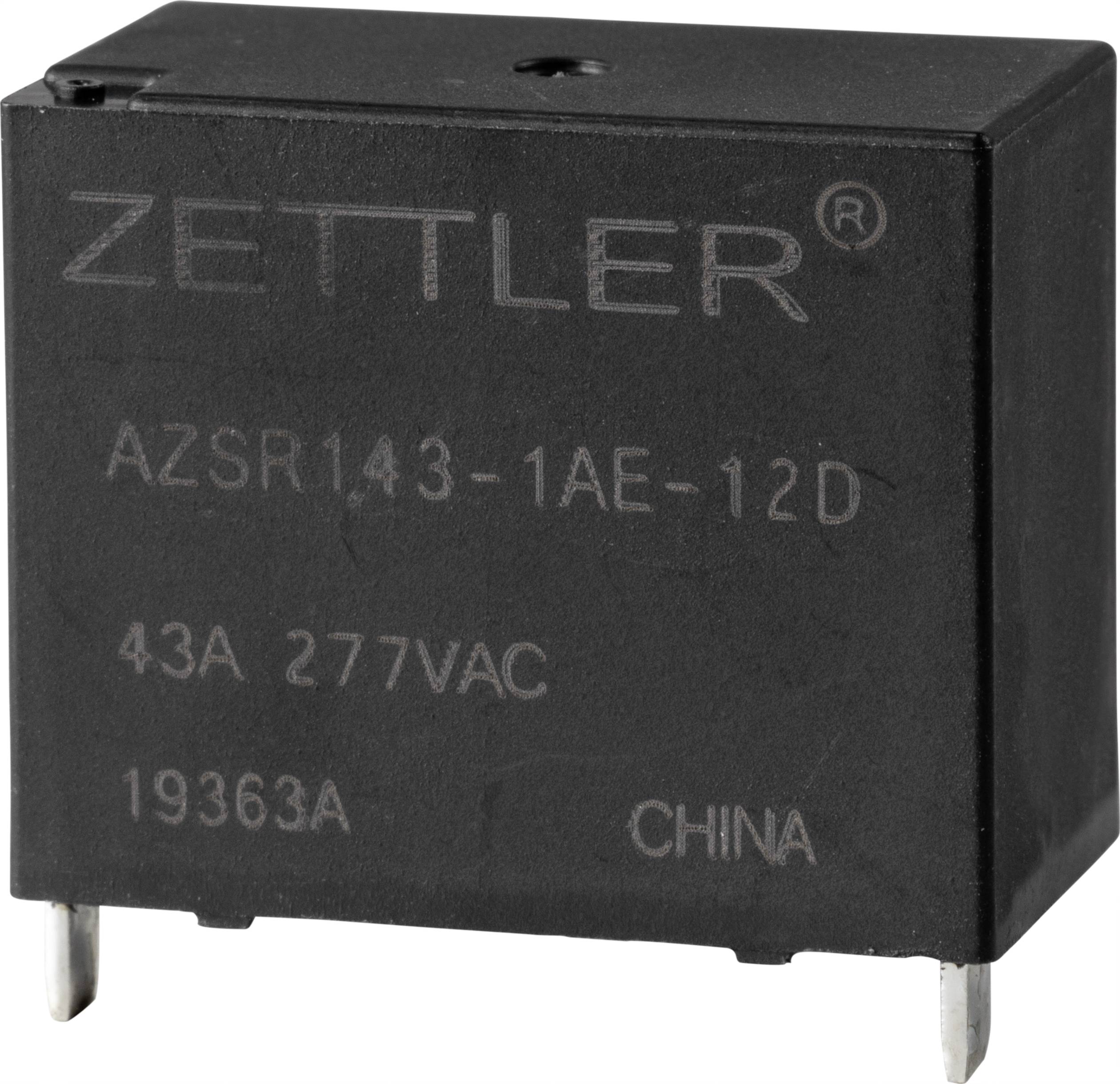 Čierne relé s nápisom 'ZETTLER AZSR143-1AE-12D', '43A 277VAC' a 'CHINA'. Má dva kovové kontakty.