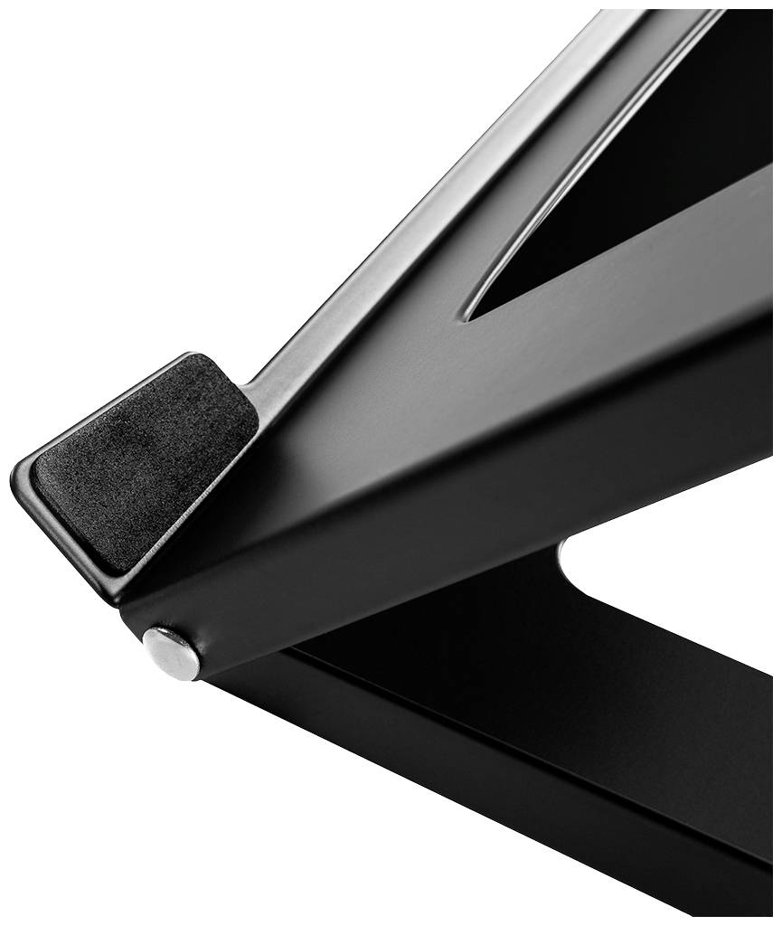 Stabilný čierny stojan na notebook s protišmykovou gumenou podložkou ukazuje svoju robustnú, naklenenú štruktúru.