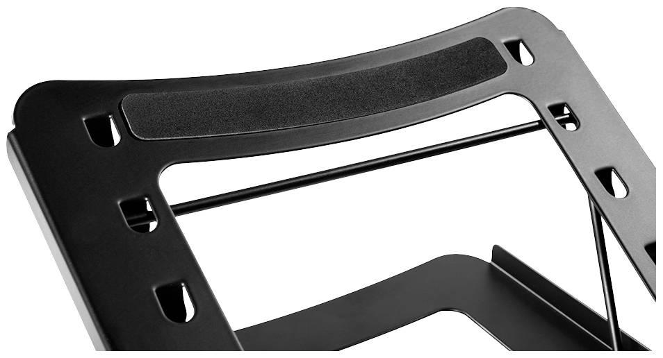 Na obrázku je čierny kovový rám skladacej stoličky. Má výrezy v sedacej časti a priečnu výstuhu pre stabilitu.