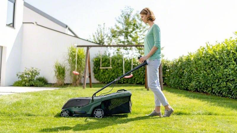Bosch Home and Garden UNIVERSALROTAK 36-560 na akumulátor kosačka 2 akumulátory, s nastavením výšky kosenia 36 V Šírka k-2