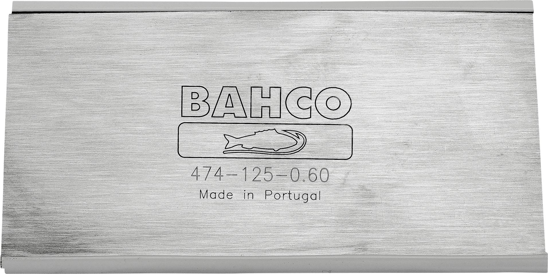 Kovový špachtľ s vygravírovaným logom 'BAHCO' a symbolom ryby, s nápisom '474-125-0.60 Vyrobené v Portugalsku'.