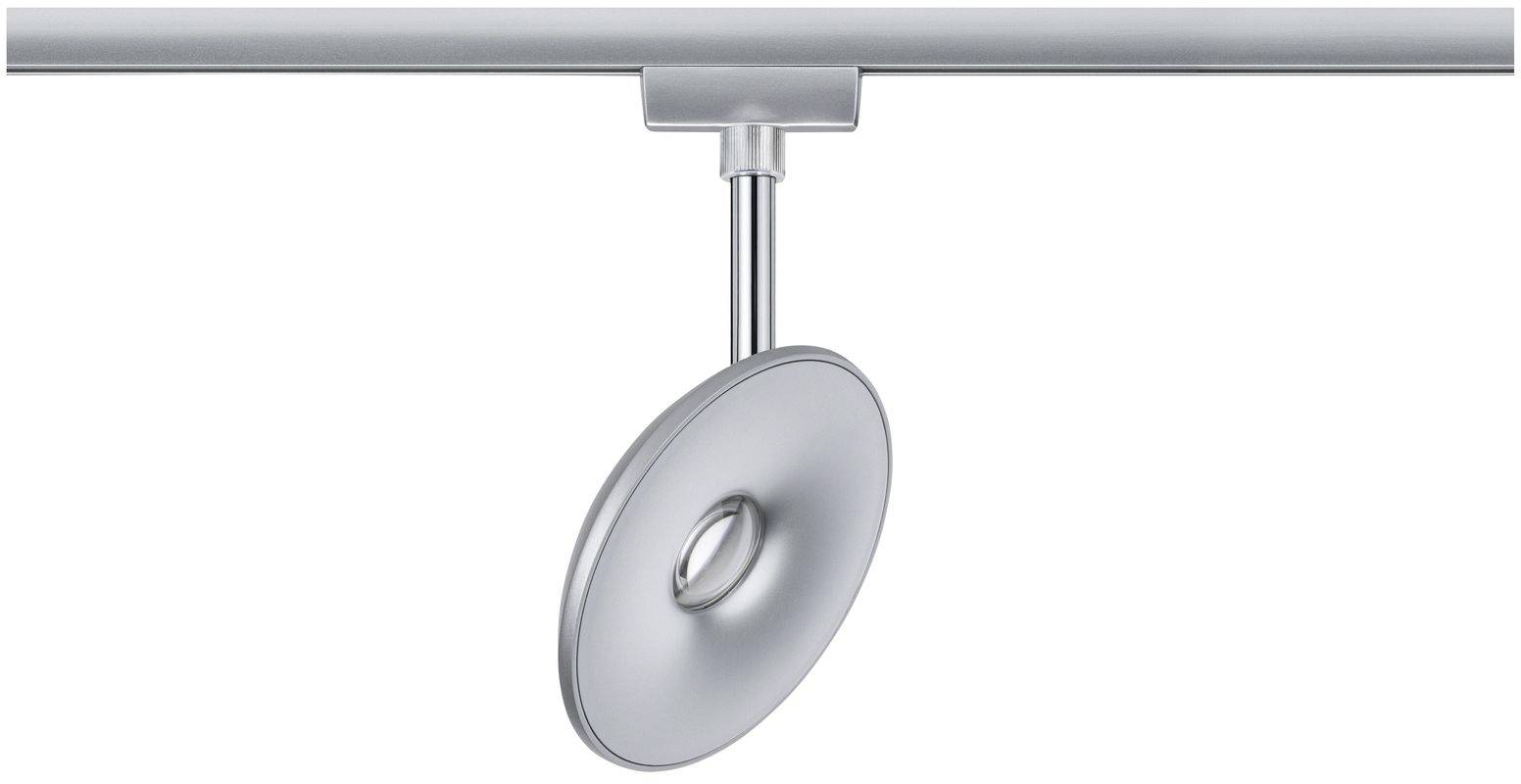 Strieborný stropný reflektor s okrúhlou, nastaviteľnou svetelnou hlavicou, namontovaný na priamej koľajnici.