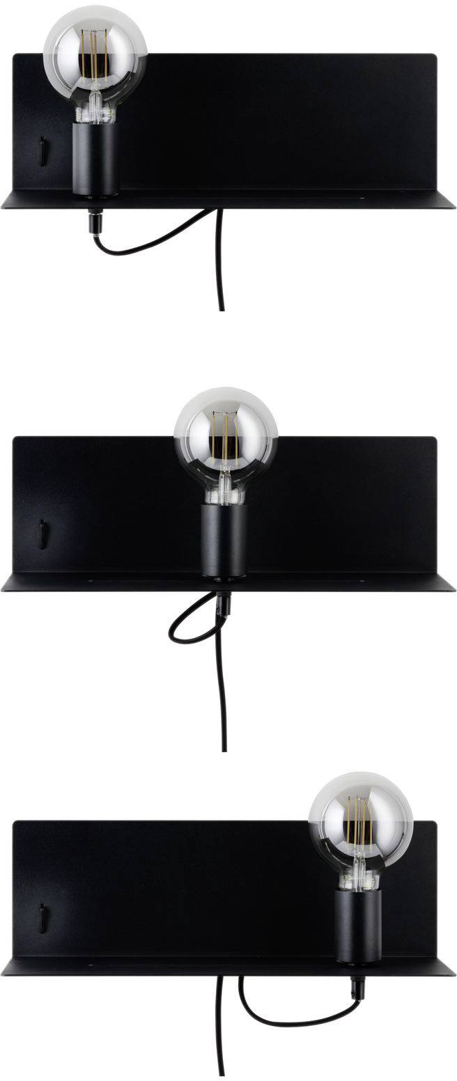 Tri čierne police s pripevnenými žiarovkami, všetky so viditeľným káblom. Namontované tesne vedľa seba.