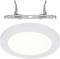 Okrúhle biele LED podhľadové svietidlo so súčasťou na uchytenie, vhodné na montáž na strop. Energeticky úsporný, jednoduchý dizajn do interiéru.