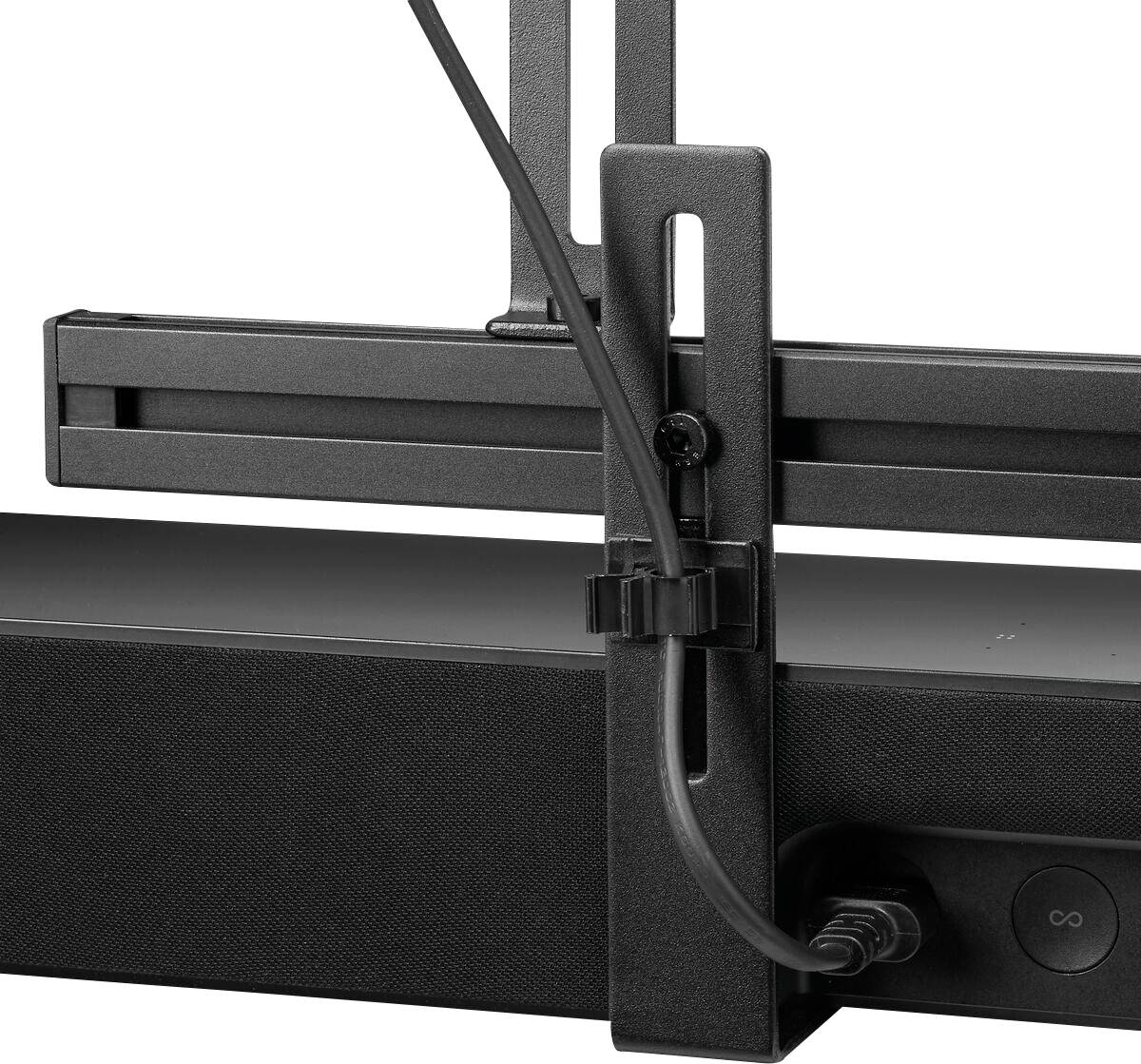 Televízor upevnený na držiaku, pod ním čierna soundbar. Káble sú pripevnené k držiaku.
