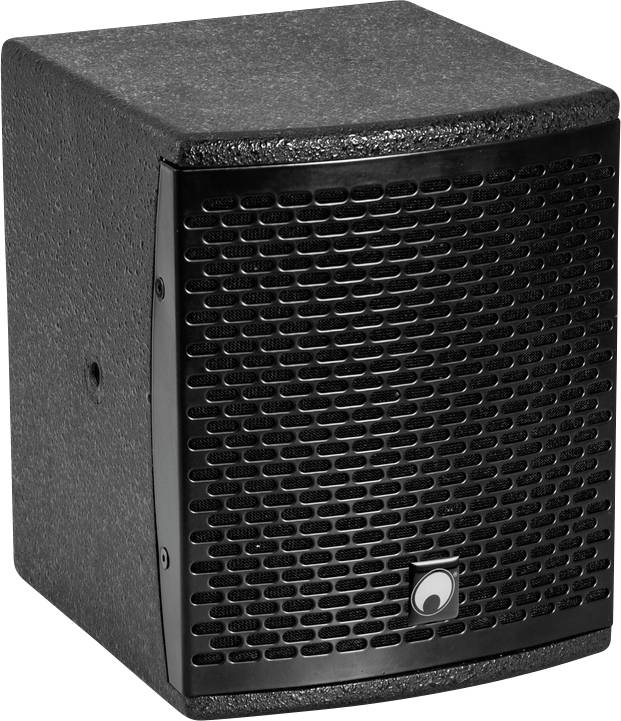 Kompaktný, čierny reproduktor s mriežkou vpredu a malým logom dole, vhodný pre použitie v audiosystémoch.