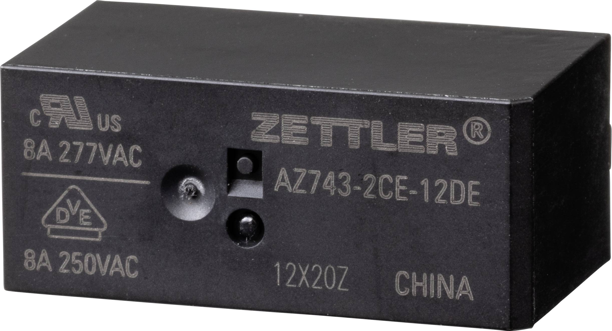 Čierne relé s nápisom 'Zettler'. Označenia: 8A 277VAC, 8A 250VAC, model AZ743-2CE-12DE, pôvod Čína.