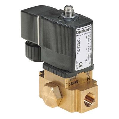 Elektromagnetický ventil s kovovým pripojovacím závitom, čiernym krytom a elektrickým pripojením na hornej strane.