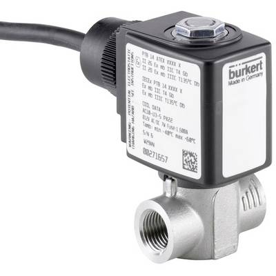 Elektrický ventil s čiernym krytom, na ktorom je vytlačený nápis 'Bürkert Made in Germany', prepojený s kovovým dielom.