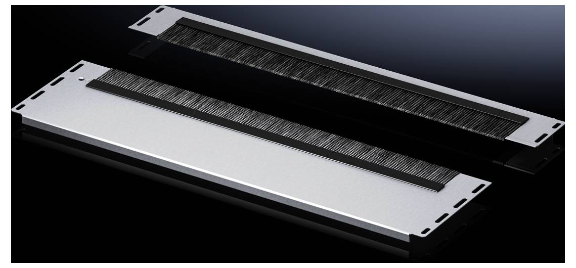 Dve strieborné kovové dosky s dlhými, úzkymi štetinami uprostred, pravdepodobne kryty pre elektrické alebo mechanické systémy.