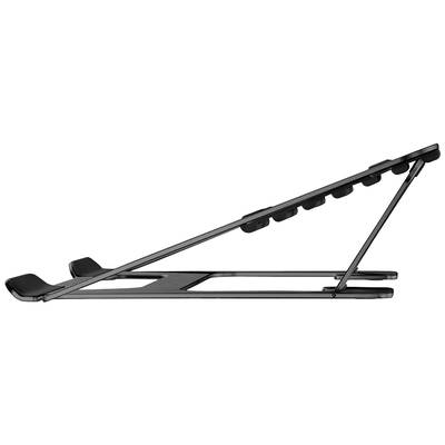 Stojan na notebook z bočného pohľadu, čierny, vyrobený z kovu. Nastaviteľný uhol pre lepšiu ergonómiu a vetranie zariadenia.
