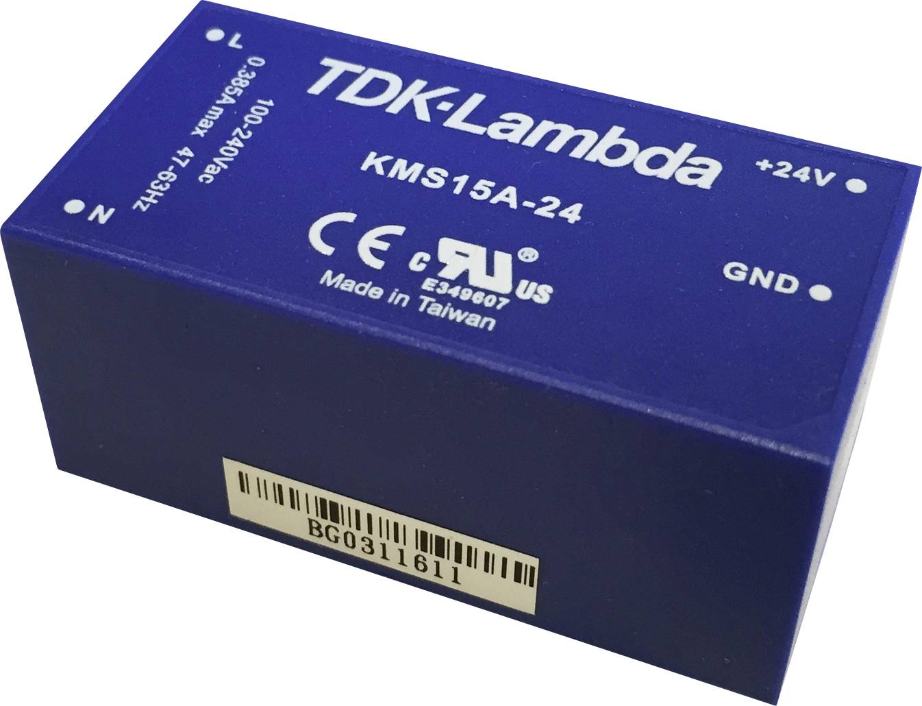 Modrý napäťový menič od TDK-Lambda, model KMS15A-24, s CE a US certifikáciou, vyrobený na Taiwane.