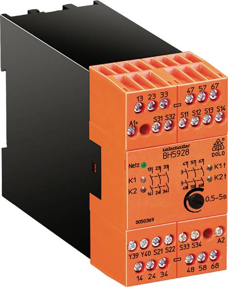 Oranžové elektrické bezpečnostné relé so svorkami a označeniami pre technické nastavenia a sieťové pripojenie.