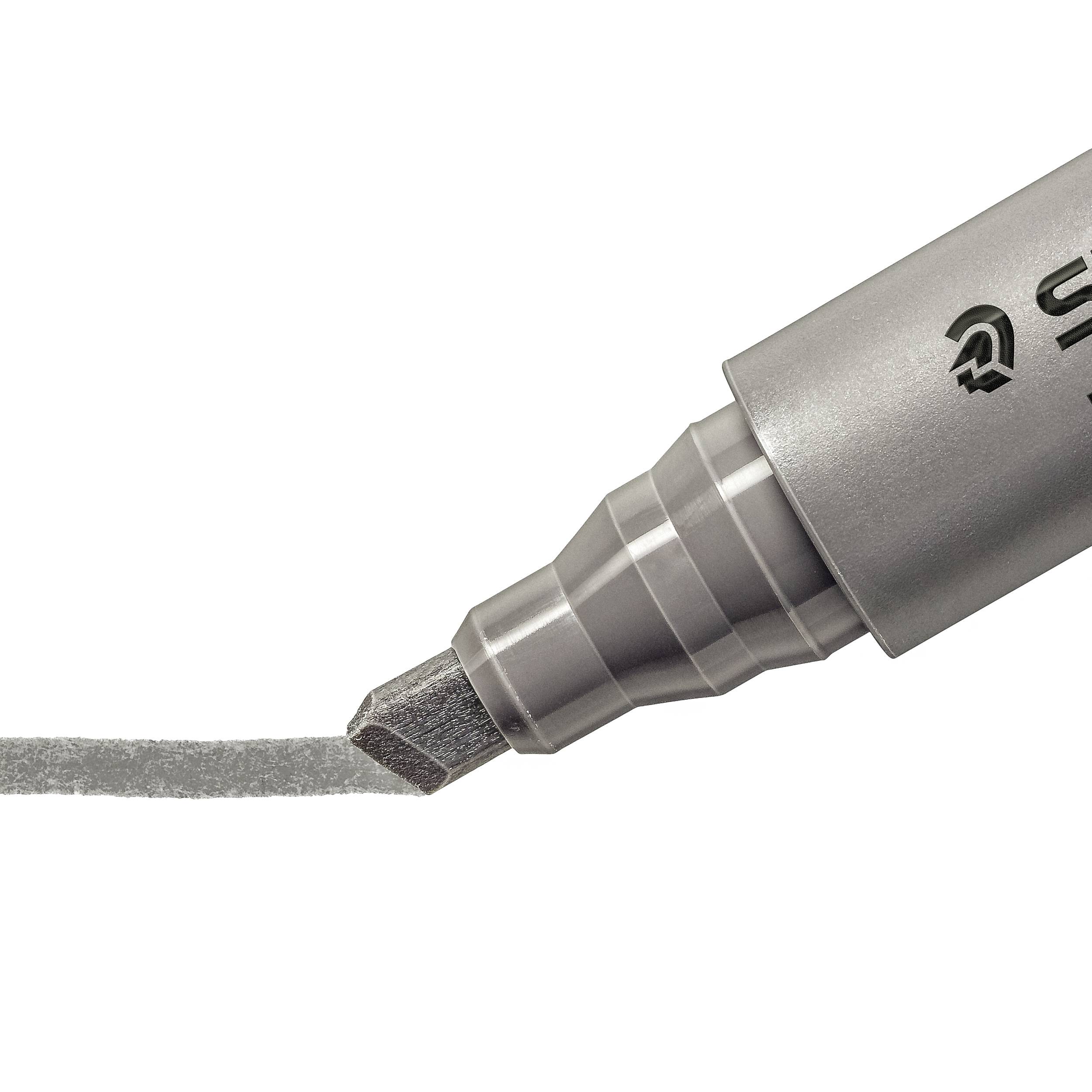 Strieborná plstená fixka s hrubým hrotom ťahá priamu sivú čiaru.