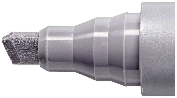 Sivý plstený fix so zrezaným hrotom, detailný záber, zobrazuje textúru hrotu a tela pera.