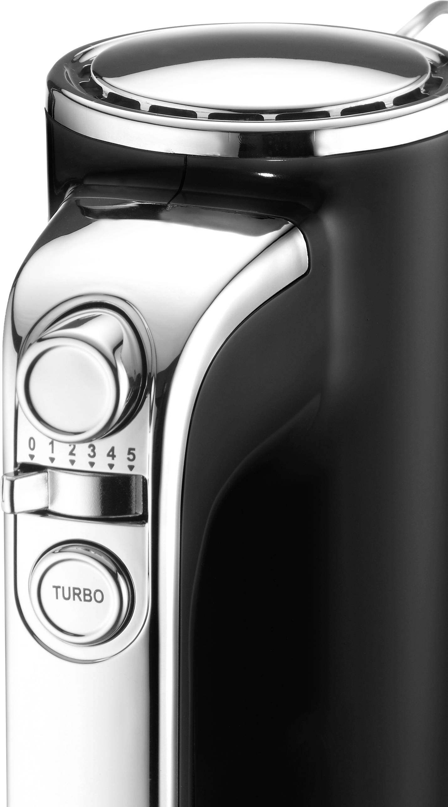 Čierny mixér so striebornými detailmi, regulátor rýchlosti od 0 do 5 a tlačidlo "Turbo" na ľavej strane.