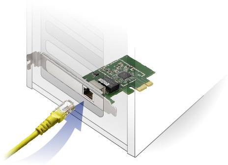 Sieťová karta v počítačovej skrinke je pripojená žltým ethernetovým káblom.