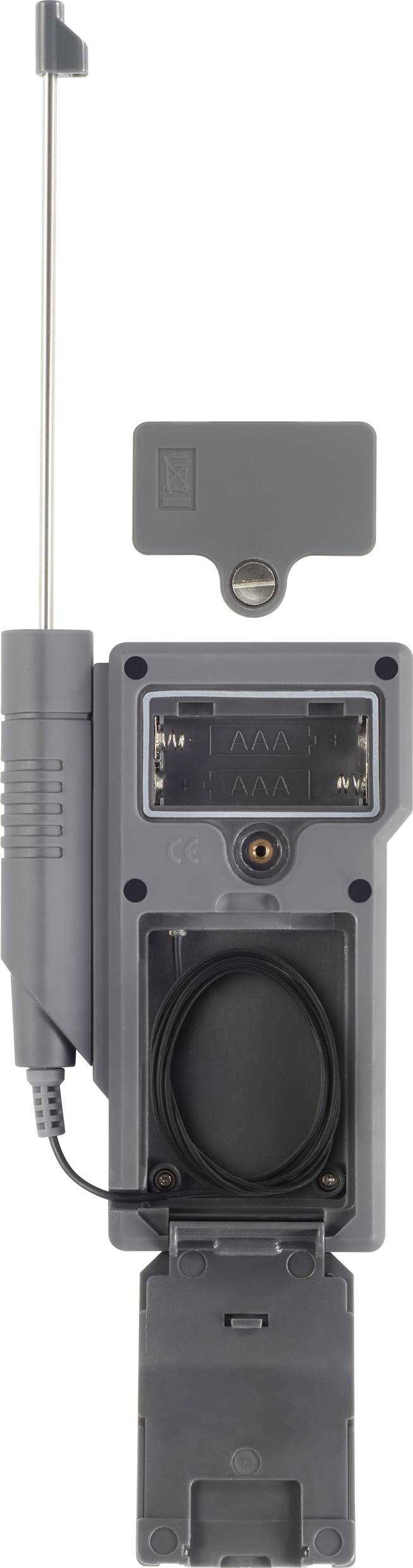 Sivé elektronické zariadenie s vysunutou anténou a otvoreným priestorom pre batériu. Je to prijímací modul s káblovým pripojením.