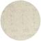 Okrúhly koberec so štruktúrovanou, svetlosivou látkou, ktorý vykazuje hrubšie tkanú povrchovú štruktúru.