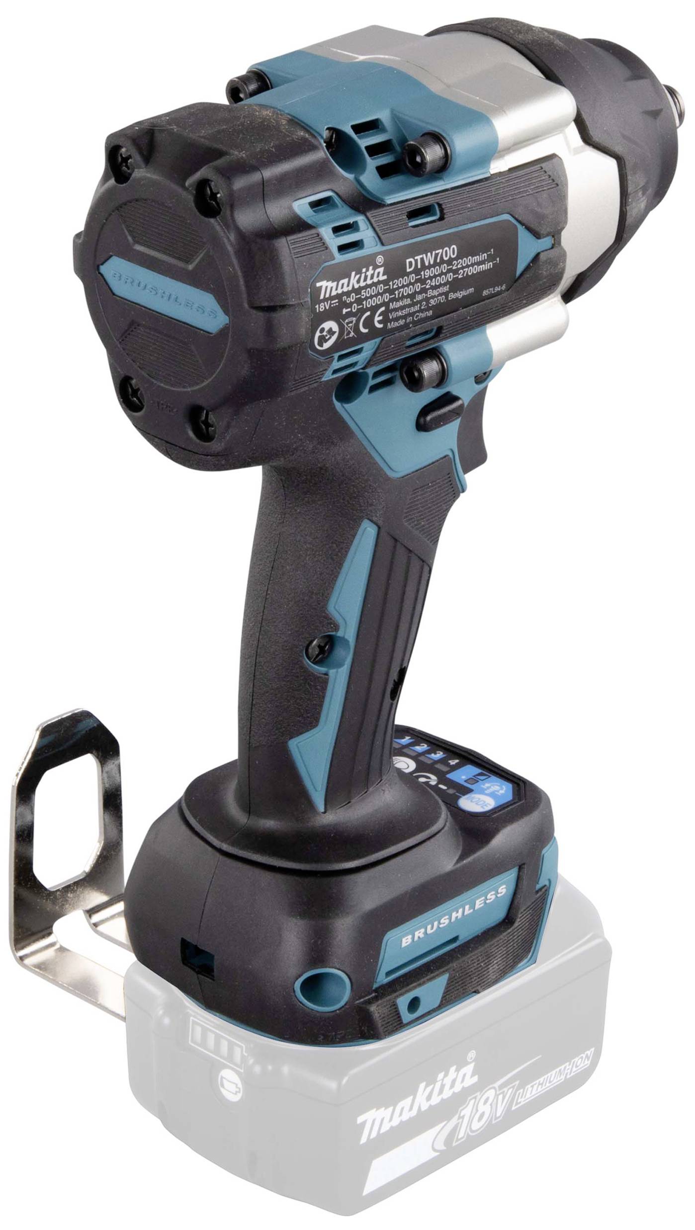 Akumulátorový rázový skrutkovač: číslo modelu, názov značky na boku. Nástroj s ergonomickou rukoväťou a kovovým držiakom.