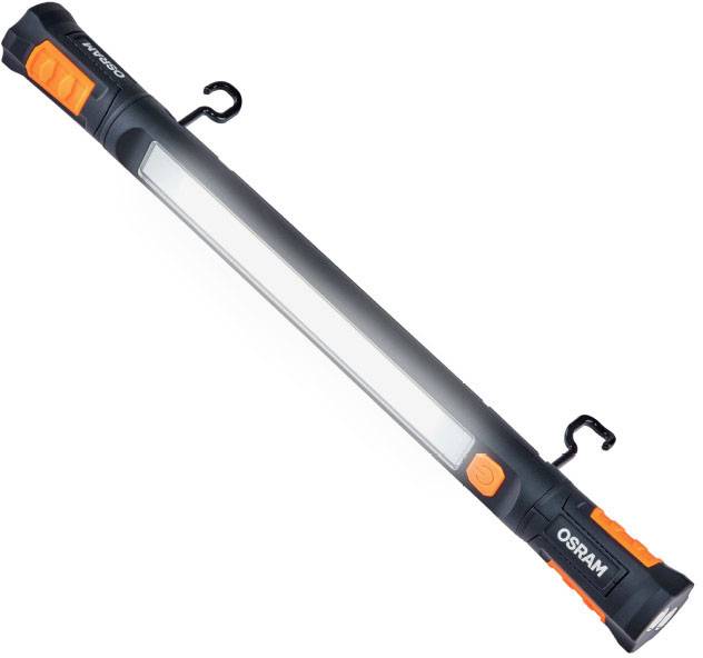 Prenosná LED lampa od Osramu s čiernym krytom a oranžovými akcentmi, vybavená hákom na zavesenie.