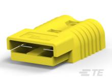 Žltý elektrický konektor s dvomi štvorcovými otvormi leží na bielom povrchu.