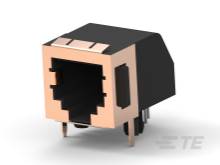 Čierny sieťový RJ45 konektor s kovovým tienením, bežne používaný v počítačových sieťach na pripojenie ethernetových káblov.