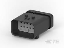 Čierny elektronický adaptérový konektor s viacerými otvormi pre pripojenie, umiestnený po boku.