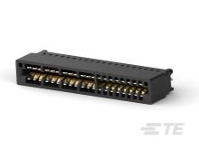 Čierny elektronický konektor s viacerými kovovými kontaktmi, používaný na pripojenie káblov alebo zariadení.