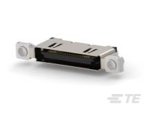 USB-C konektor viditeľný z bočnej strany. Zobrazuje kontakty a kovovú úpravu, ktorá podporuje pripojenie.