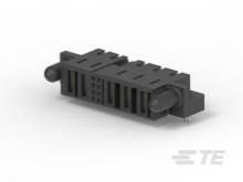 Čierny elektronický konektor obdĺžnikového tvaru s vrúbkovaným povrchom a bočnými kolíkmi.