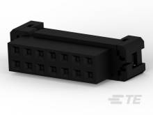 Čierny elektrický konektor obdĺžnikového tvaru s viacerými kolíkmi v dvoch radoch; používa sa v elektronických zariadeniach.