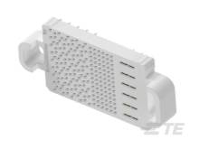Adaptér so šiestimi USB portami, namontovaný na stene, poskytuje viaceré možnosti nabíjania elektronických zariadení.