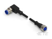 Pohľad na konektor: Dva čierne káble s modrými kruhovými konektormi, jeden zahnutý, jeden priamy. Elektrická prípojka pre technické aplikácie.