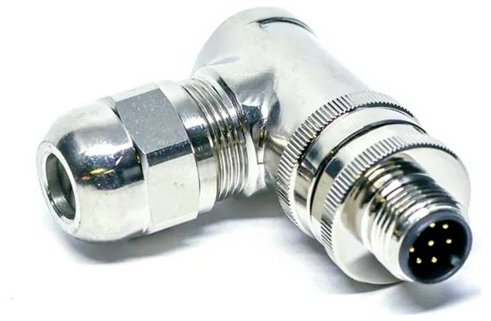 Kovový 8-pinový konektor v pravom uhle, často používaný pri elektronických alebo audio zariadeniach.