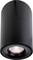 Čierna cylindrická stropná lampa s okrúhlym, nastaviteľným svetlometom, ktorý vyžaruje jemné svetlo. Vhodná na akcentové osvetlenie.