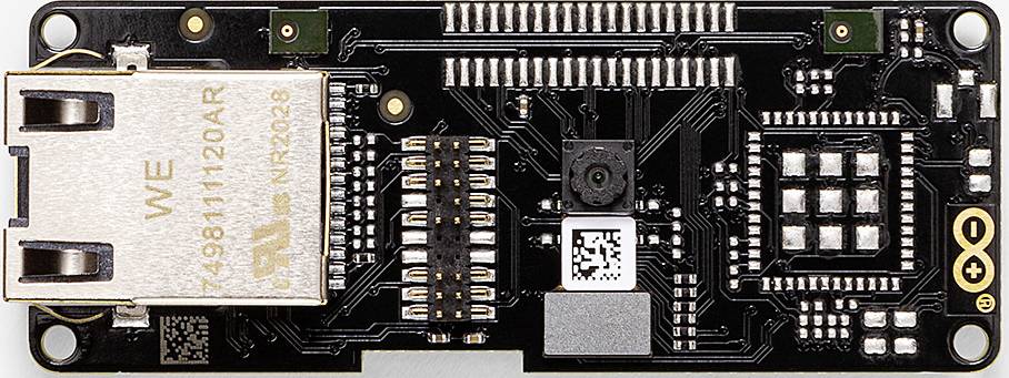 Vývojová doska Arduino s integrovanými obvodmi a ethernetovým pripojením.