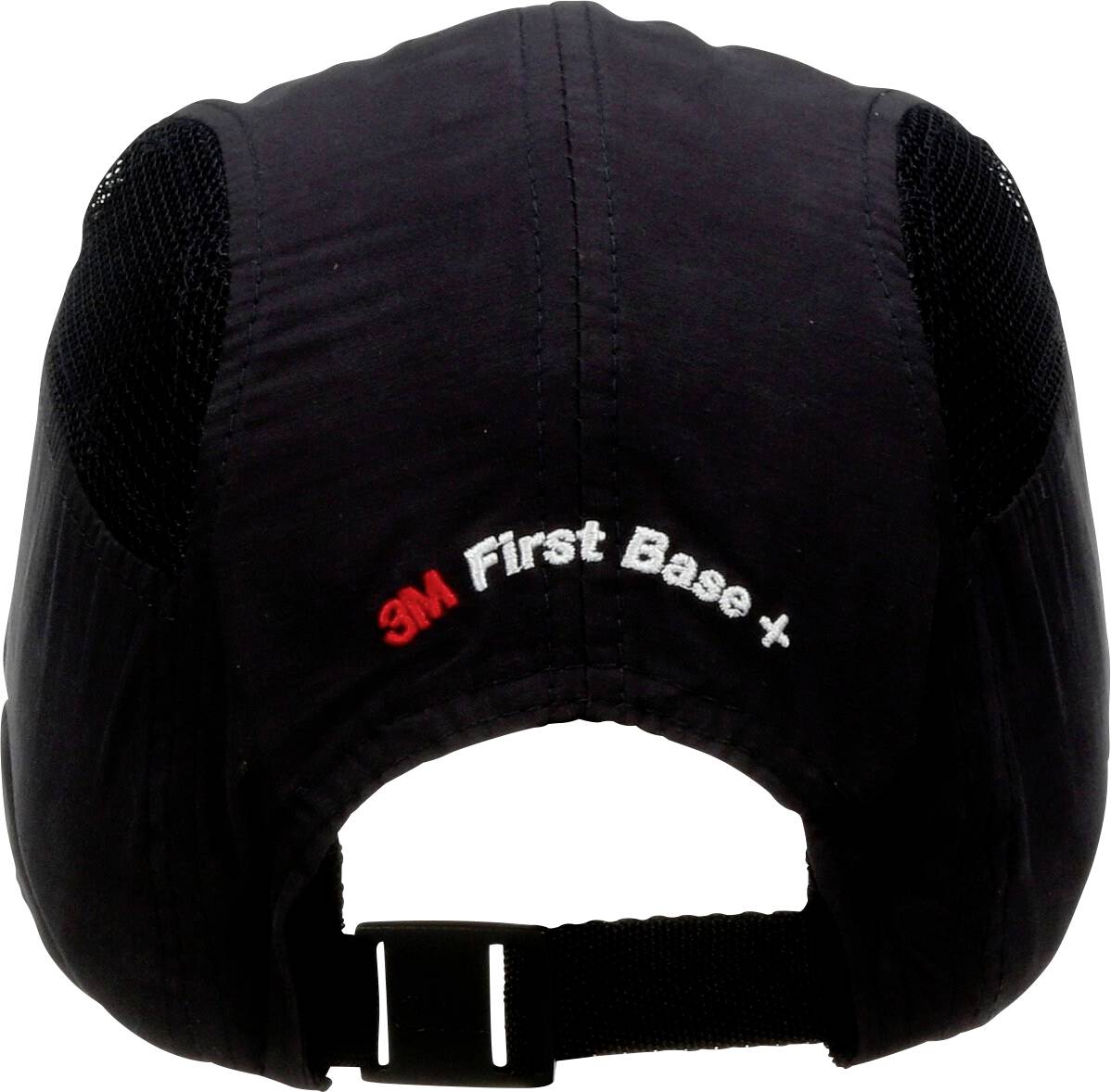 Čierna čiapka ukázaná zozadu s nastaviteľnou sponou. Na zadnej strane vyšitý nápis '3M First Base +'.